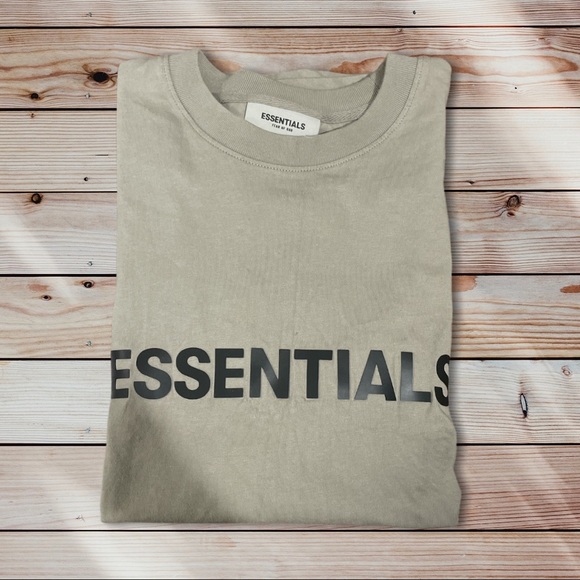 Essentials tshirt - Picture 1 of 3